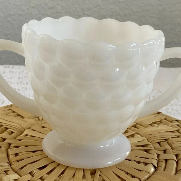 ❤️ Vintage Hobnail Milkglass Double-Handled Cup - Picture 3 of 6